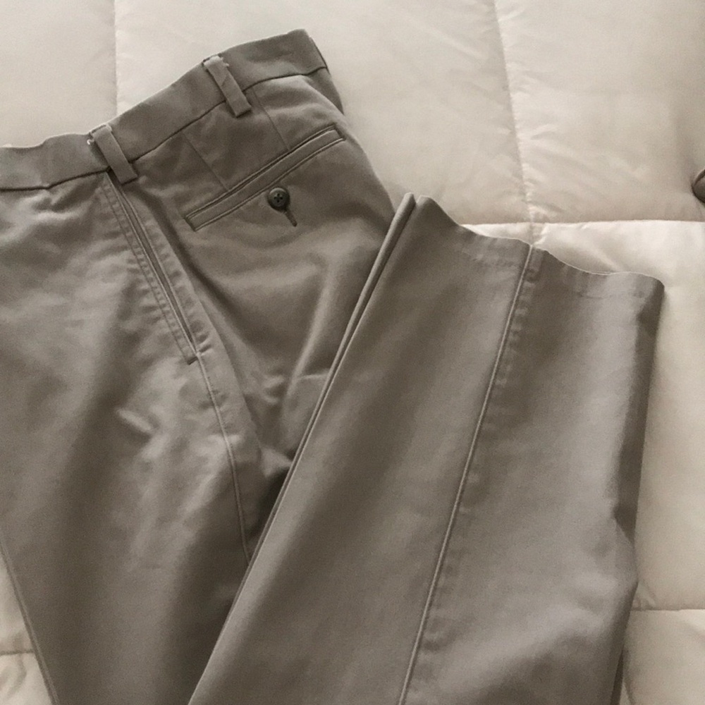 Savane men’s khaki-dress pants.